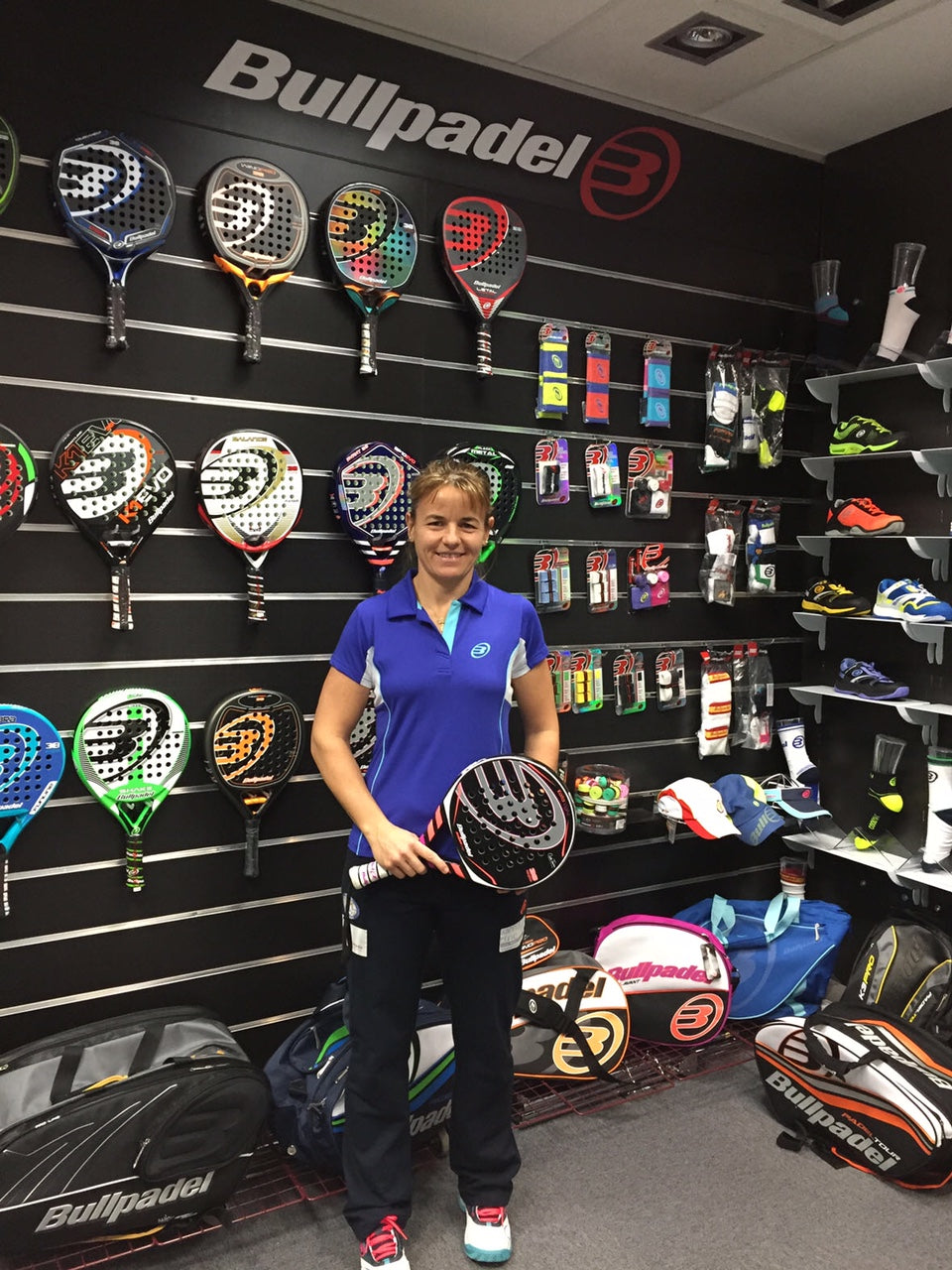 CATA TENORIO RENUEVA CON BULLPADEL