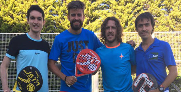 Piqué y Puyol juegan al pádel