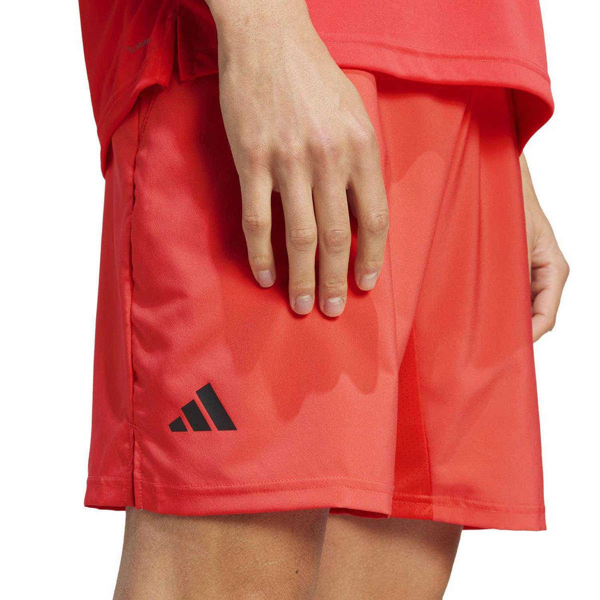 SHORT ADIDAS CLUB 3 STRIPES KUE78 7 INCH HOMBRE ROJO